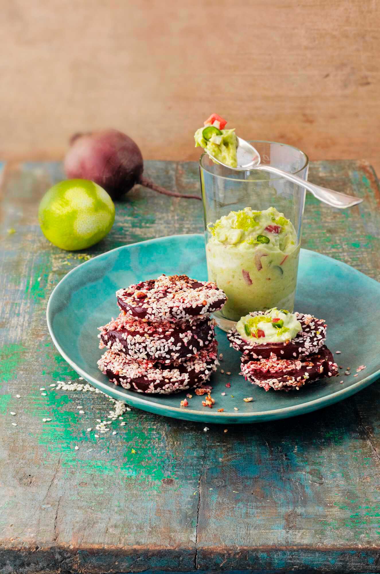 Schnitzel mit Avocadocreme (Guacamole) - kraut&amp;rüben 2-2022