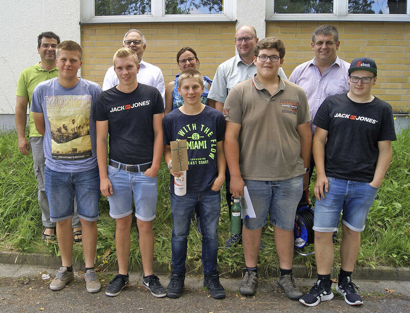 Montagewagen und Treppen für die Sicherheit am Hof - Bayerisches ...