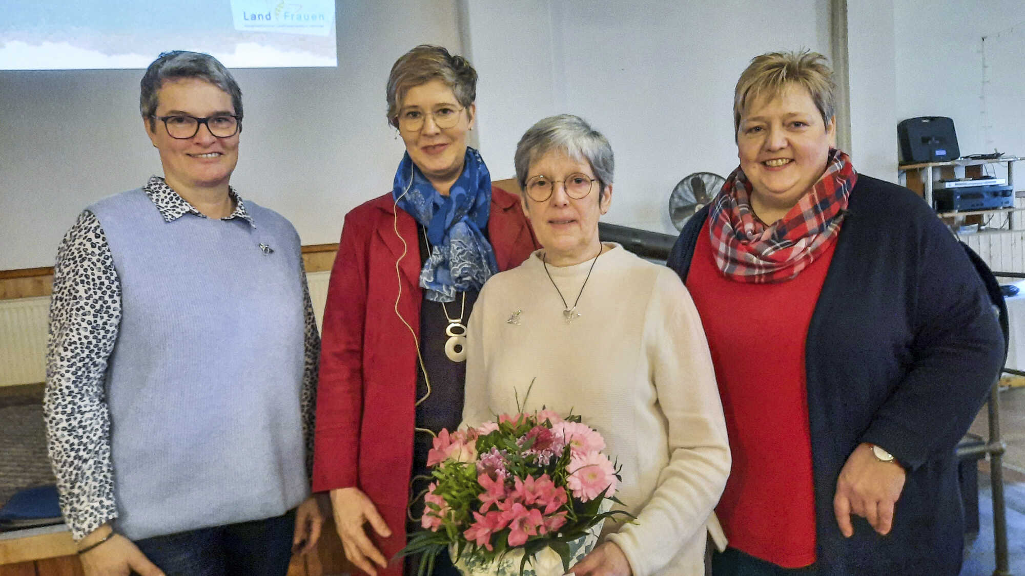 Magdalene Bauermeister wurde mit der Silbernen Biene geehrt - LAND ...